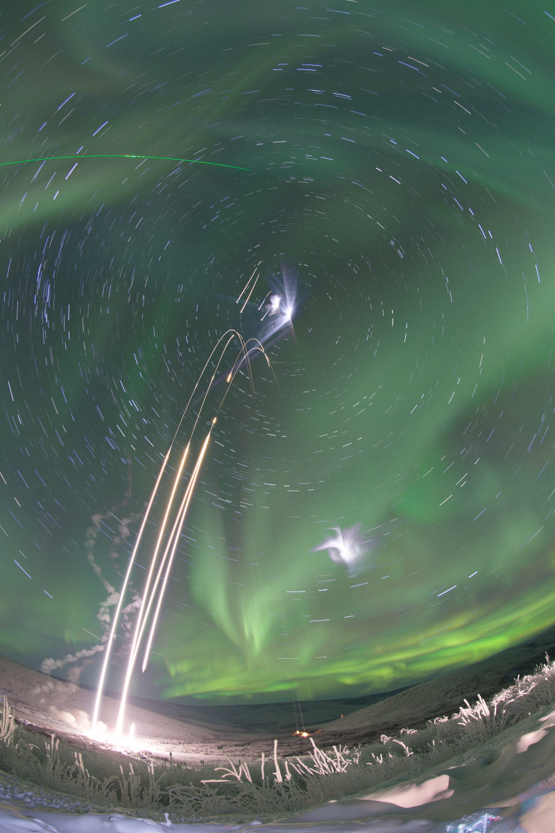 Illustration for article titled Four Rockets Fired Into An Aurora